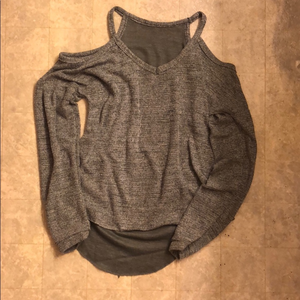 Grey sweater with cold shoulder long sleeves